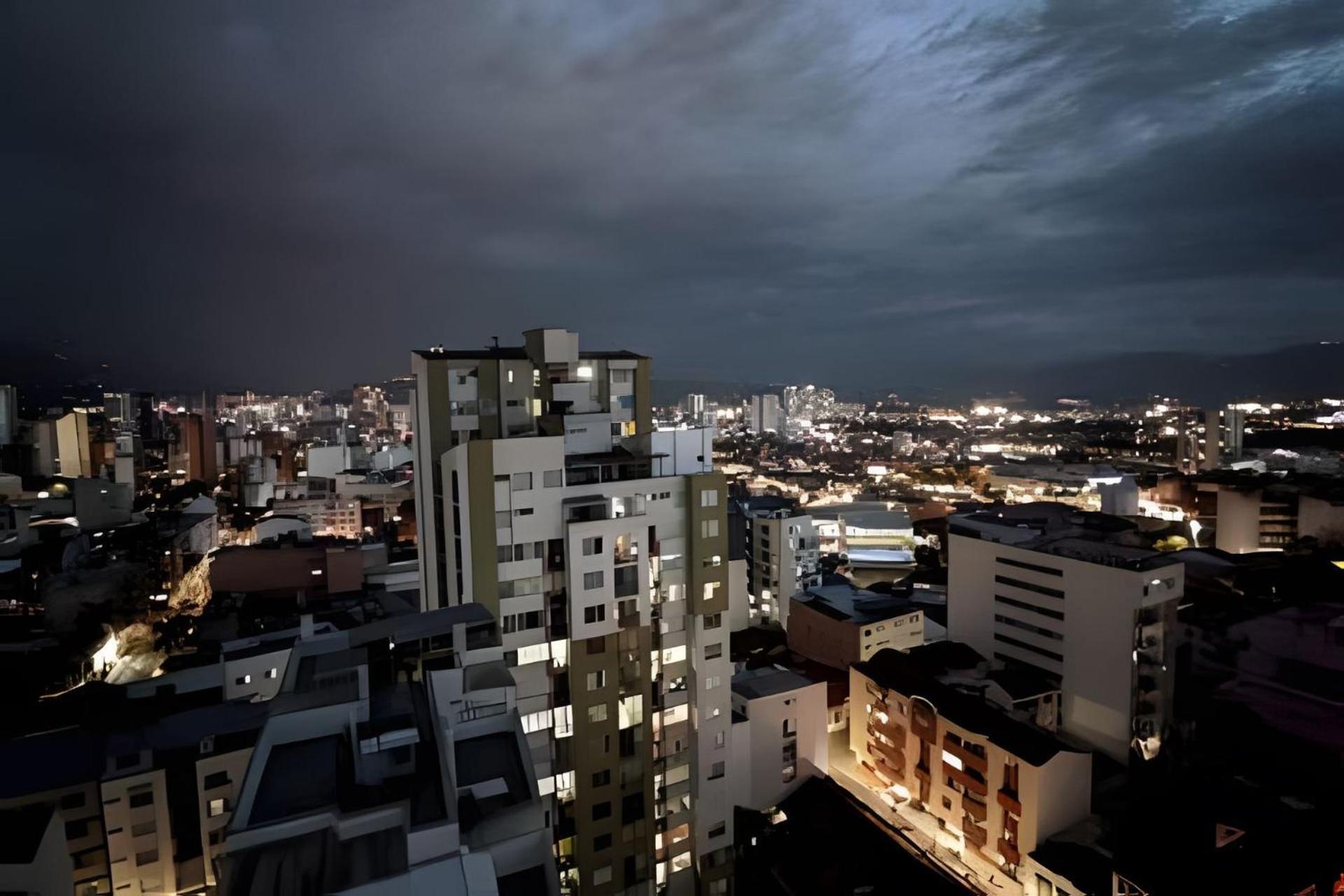 公寓 Strada Suites: Piso Alto, Wifi, A/a