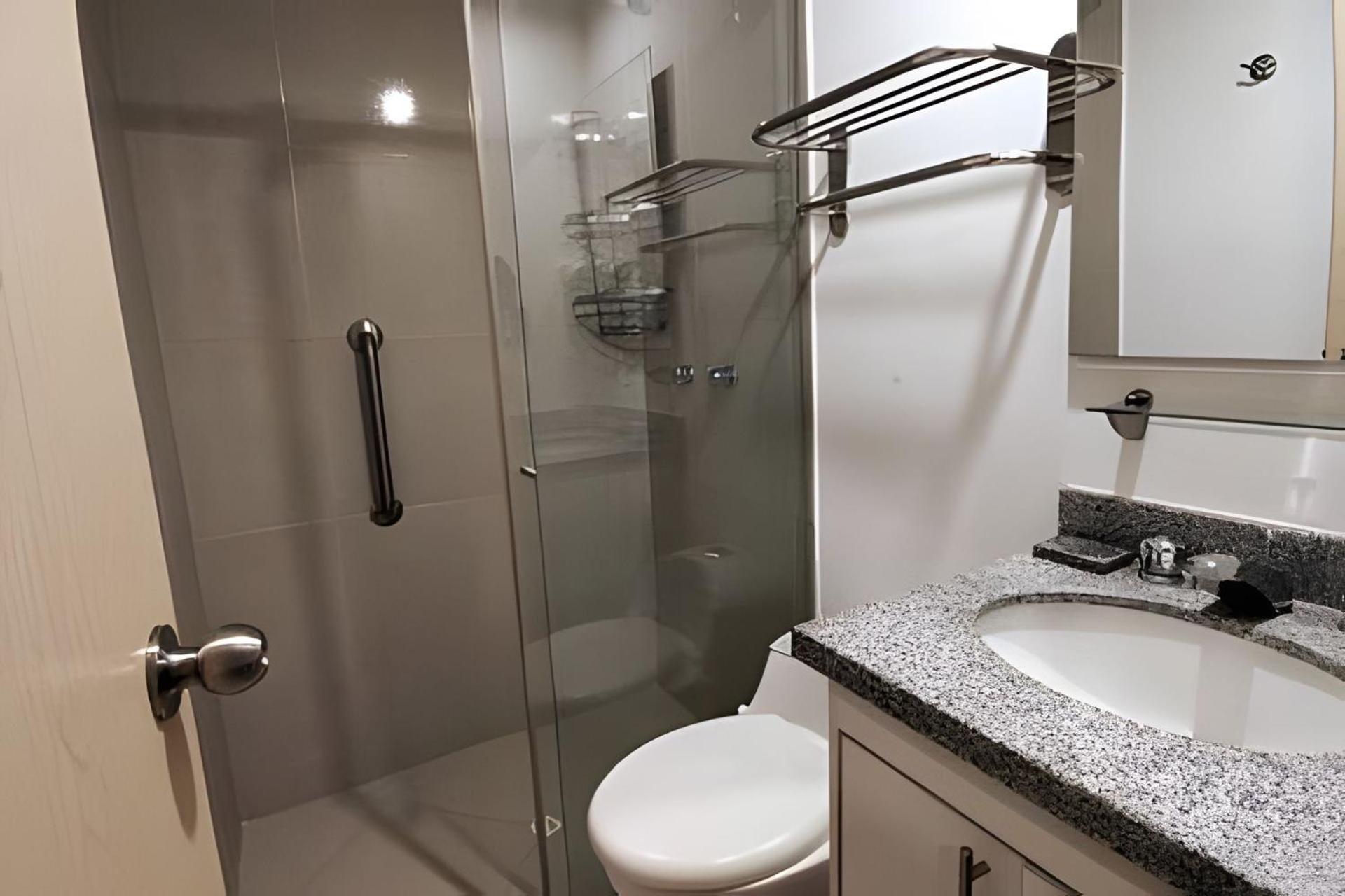 Strada Suites: Piso Alto, Wifi, A/a 公寓